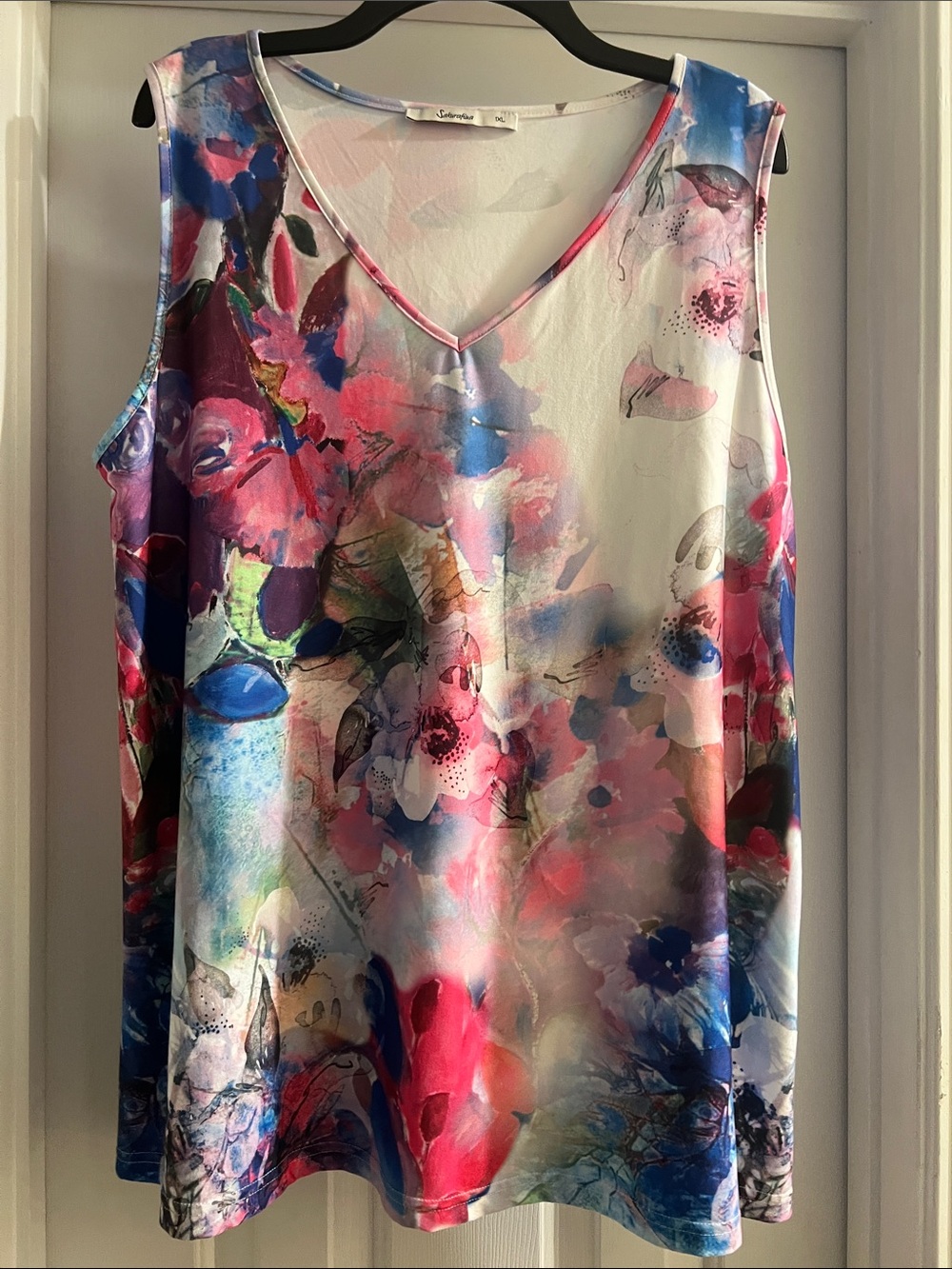 Sakurafina Floral V-Neck Sleeveless Top